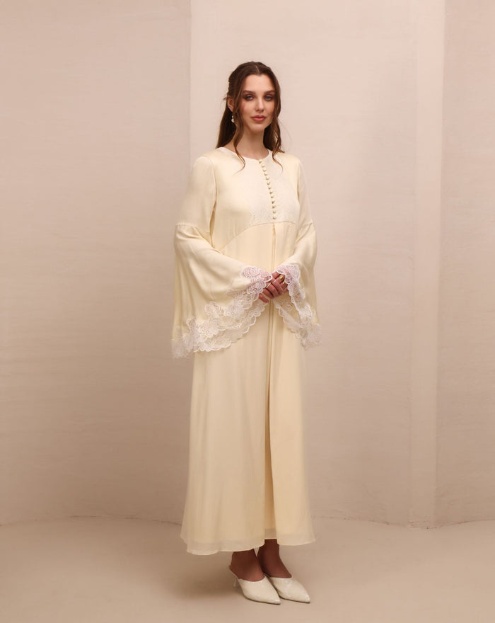 Side perspective of the attire, illustrating a beauty without restriction and a light, weightless silhouette.