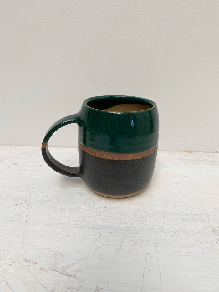 MUG: White / olive